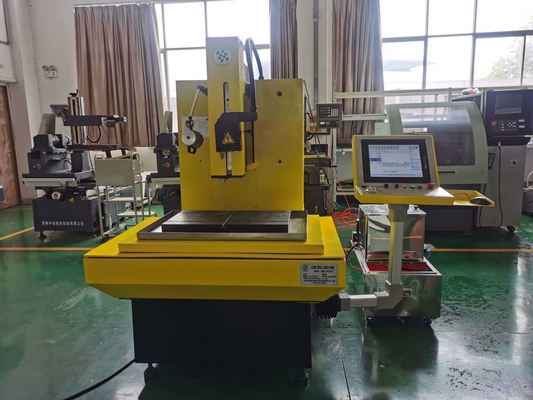 EDM-boormachine voor kleine gaten Sjd704c Economische CNC-machinewerktuigen