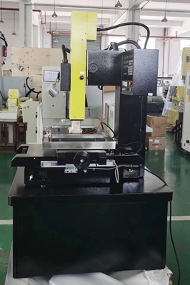 Metal EDM Hole Drilling 703c met Z-Axis Servo Drive Lineaire besturing en aanpassing
