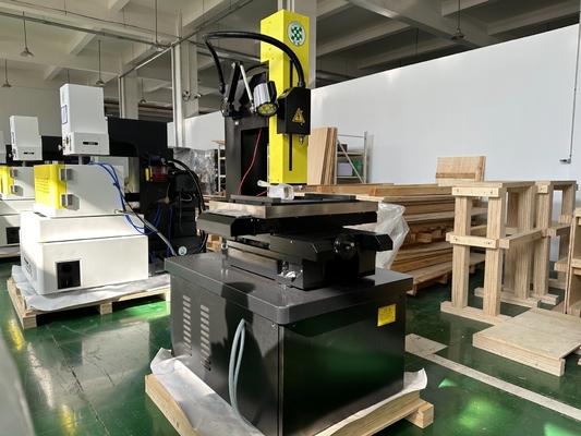 Hoogprecisie kleine gaten boren EDM machine 703SA voor metaal
