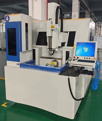 SJD706 High Precision Six-Axis CNC EDM Small Hole Drilling Machine voor Turbine Blade Film Cooling Holes