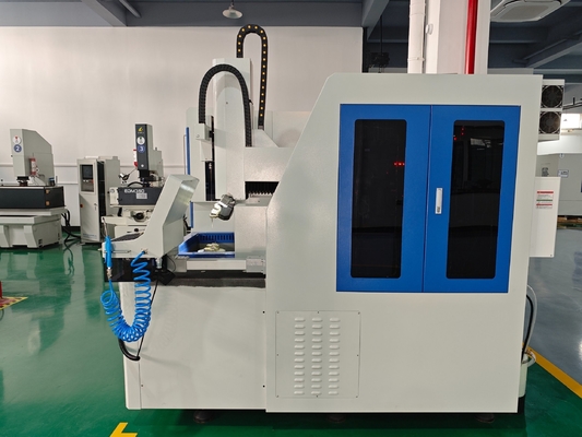 SJD706 High Precision Six-Axis CNC EDM Small Hole Drilling Machine voor Turbine Blade Film Cooling Holes