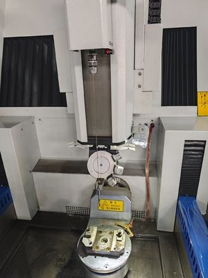 SJD706 High Precision Six-Axis CNC EDM Small Hole Drilling Machine voor Turbine Blade Film Cooling Holes