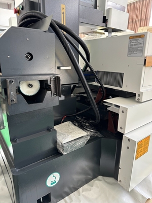 CNC-machine voor het snijden van sparkdraad D320c met servomotor en elektrische ontlading