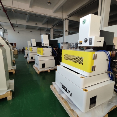 High Speed D400 Wire Cut EDM Machine met Tapper Cutting binnen CNC-gereedschappen voor het snijden van metaal