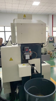 High Precision Spark Working CNC EDM Messing draad snijmachine SWE85SL voor de klant
