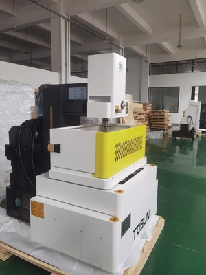 Sparkbewerking CNC elektrische ontladingsdraad gesneden EDM-machine D320c