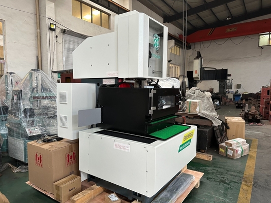 Precision Submerge CNC Machine Messing Draad gesneden EDM Swe85SL