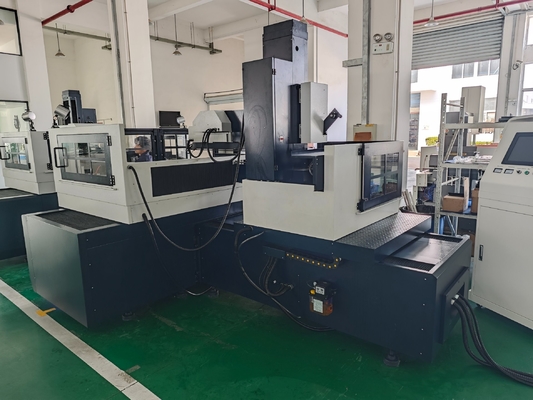 Grote reisgrote taper CNC draad snijmachine EDM machine Dk77120 voor precisie metaal snijden